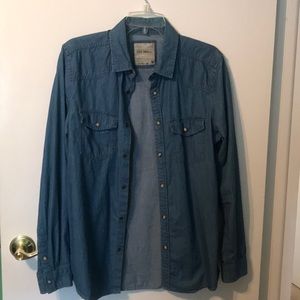 Brand new men’s denim style long sleeve buttondown